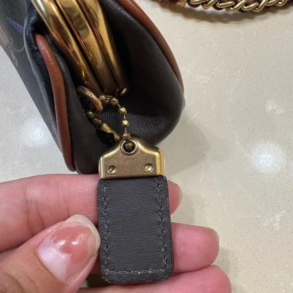 Coach Kisslock Rexy 1941 - Picture 7 of 12